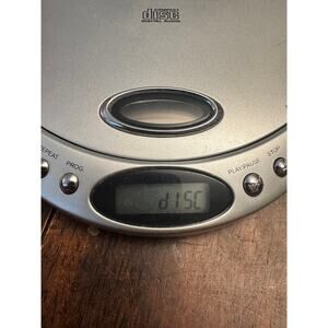 Vintage portable CD compact disk digital audio player 2005 Working condition
